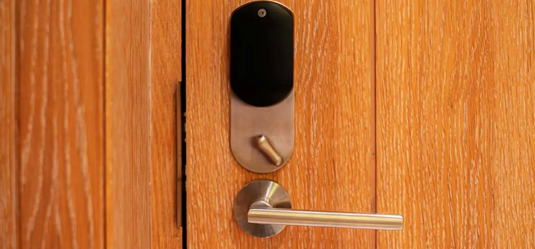 Automatic Locking Door Knob Martinez